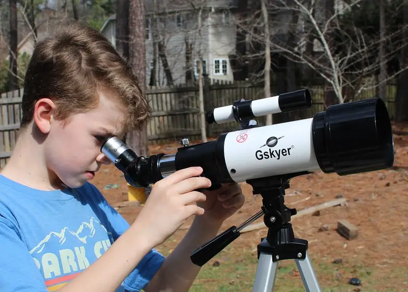 gskyer 70mm telescope review kid looking through eyepiece